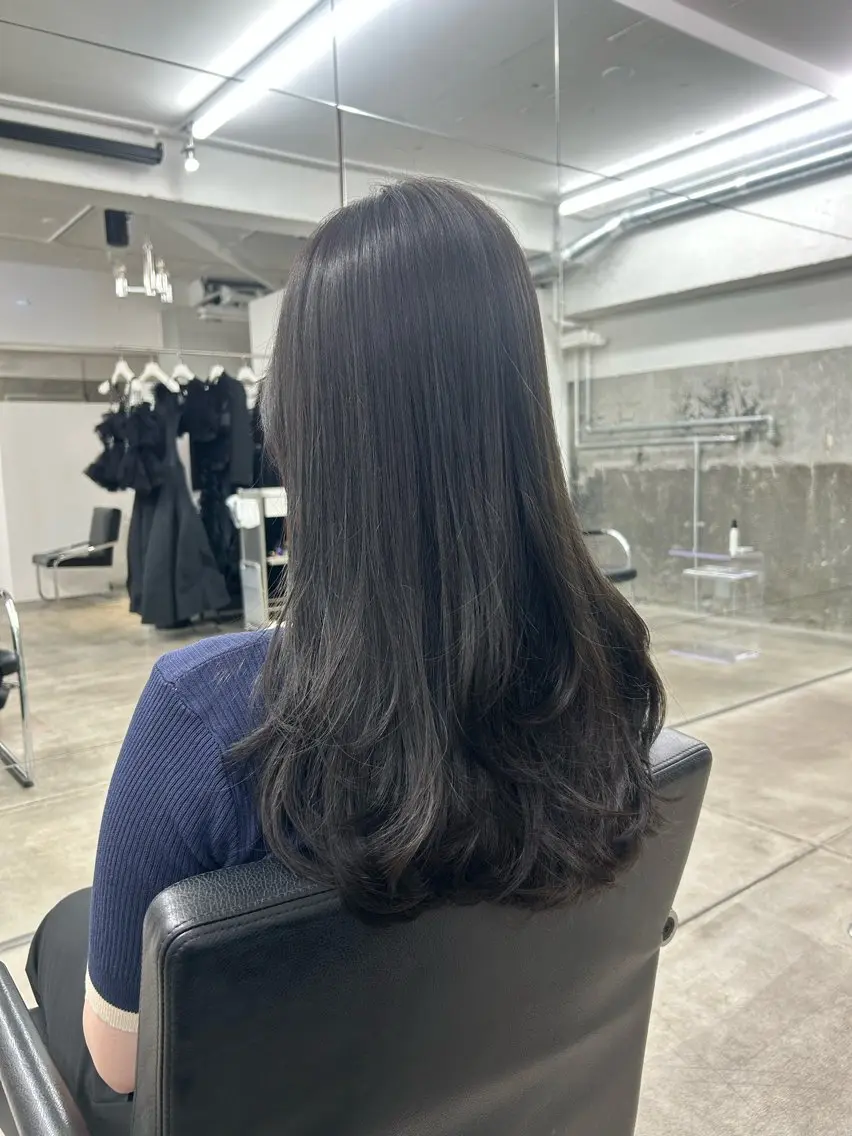 ロング カラー オリーブカラー 北浦 雅のヘアスタイル