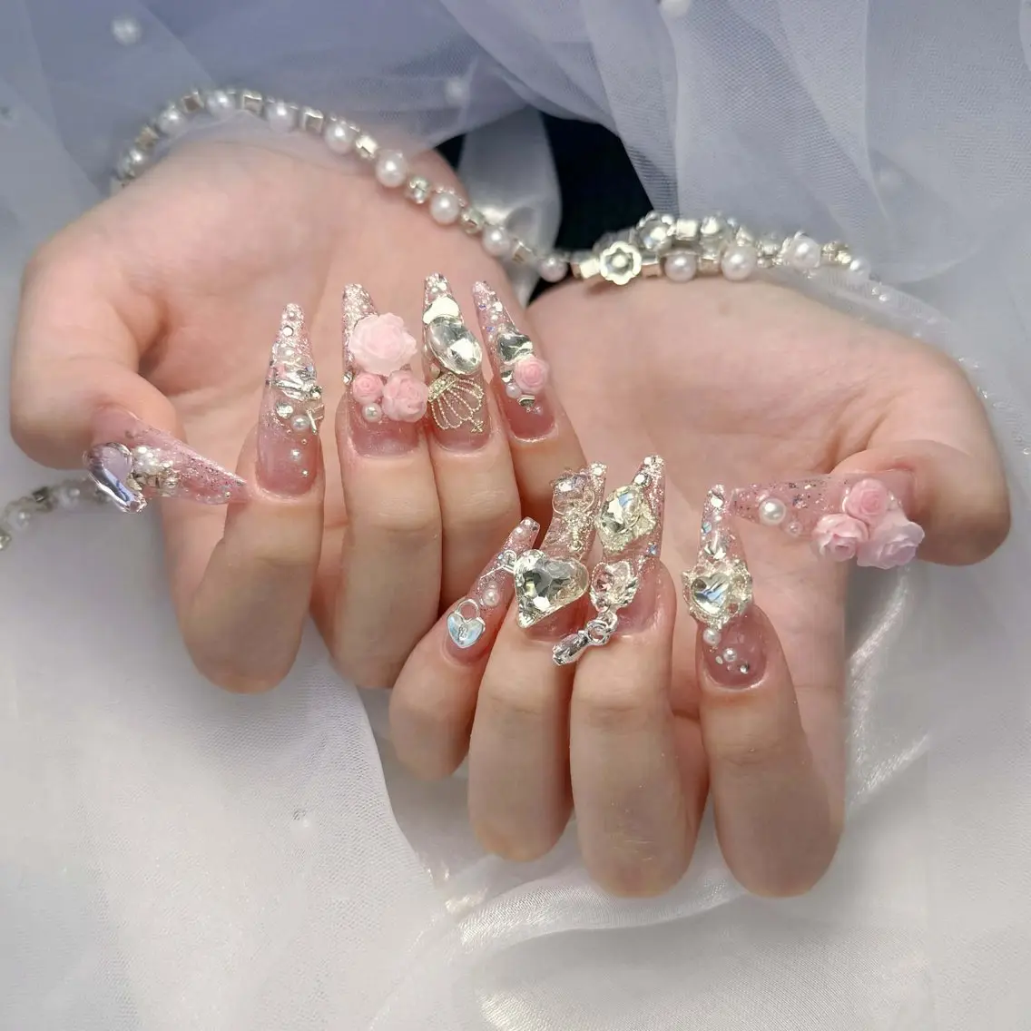 ネイル アートネイル フレンチネイル ジェルネイル ガーリー キラキラネイル ハンドネイル ハンドケア Nova Nailのネイルデザイン