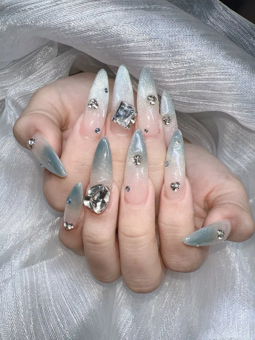 ネイル 長さ出し グラデーション キラキラネイル マグネットネイル ニュアンスネイル Lee Nails チップ長さだし専門店のネイルデザイン