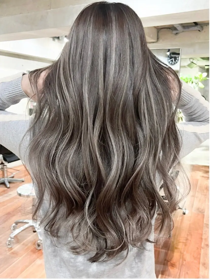 ロング カラー シールエクステ バレイヤージュ ベージュカラー ブリーチ ケアブリーチ ヘアカラー トリートメント 大阪梅田/レイヤー/ ハイトーン/yuuのヘアスタイル