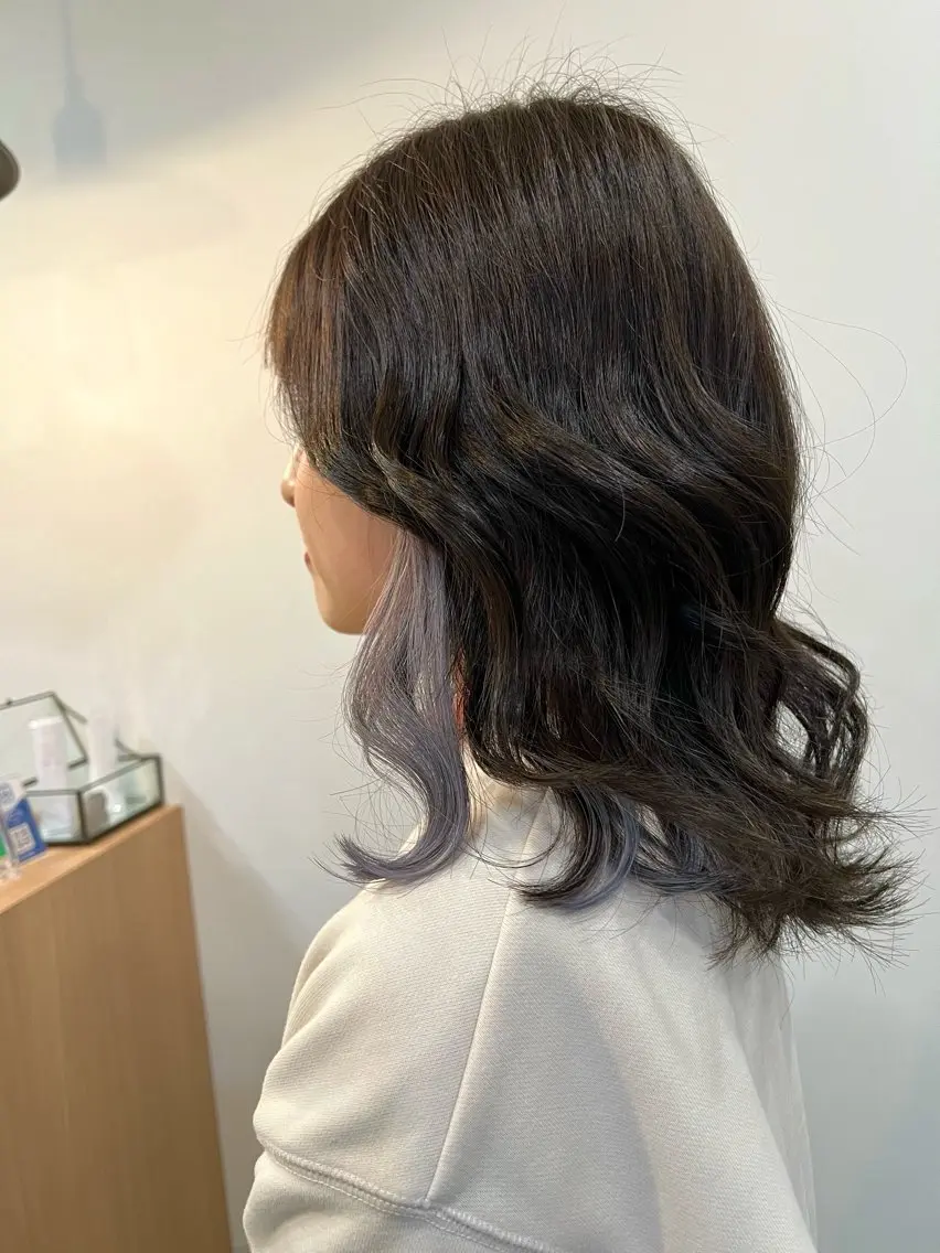 ミディアム カラー グレージュ インナーカラー シルバー シルバーグレージュ カット ヘアカラー トリートメント 今田 飛奈のヘアスタイル