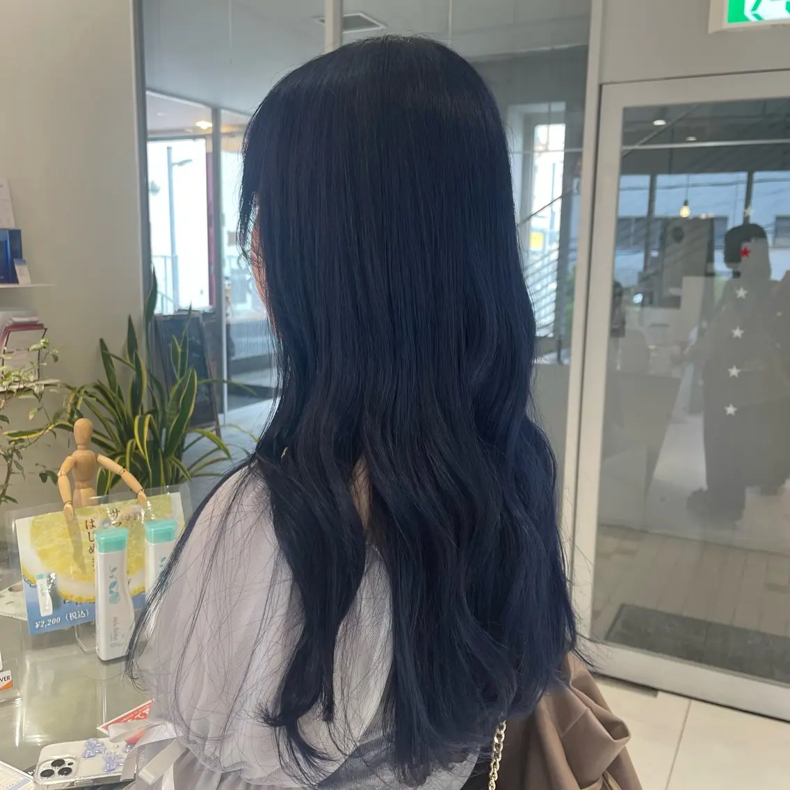 ロング カラー ブリーチ ブルーカラー ハイトーンカラー ネイビーカラー 由比藤理子 ブリーチカラー🌈のヘアスタイル