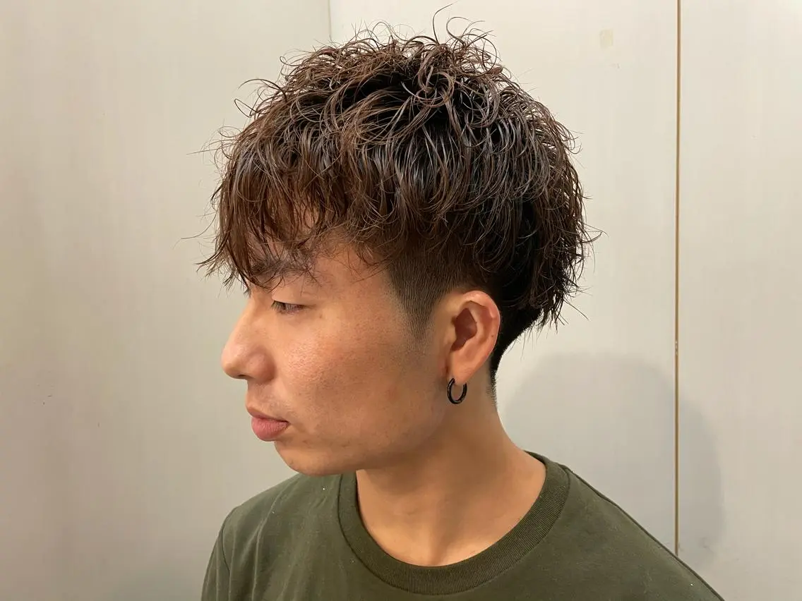 パーマ メンズ 渡邊 絢のヘアスタイル