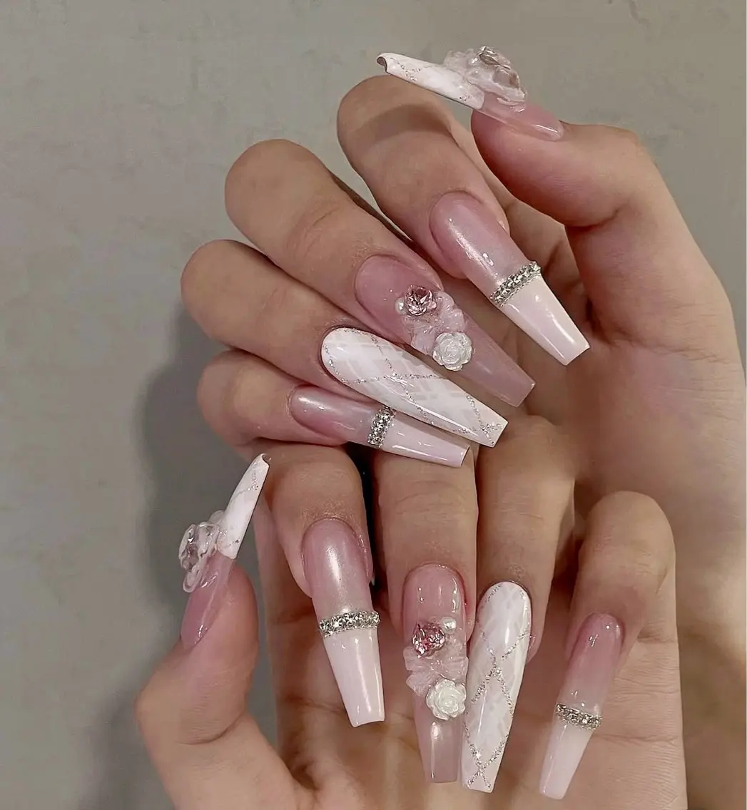 ネイル アートネイル ボルドー フレンチネイル ジェルネイル 氷ネイル・うるうるネイル ハンドネイル Julie Nail Rinのネイルデザイン