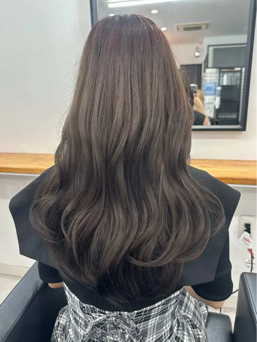 ロング カラー ブリーチ グレージュ ヘアカラー ヘアセット🎀透明感 カラーHiROEのヘアスタイル