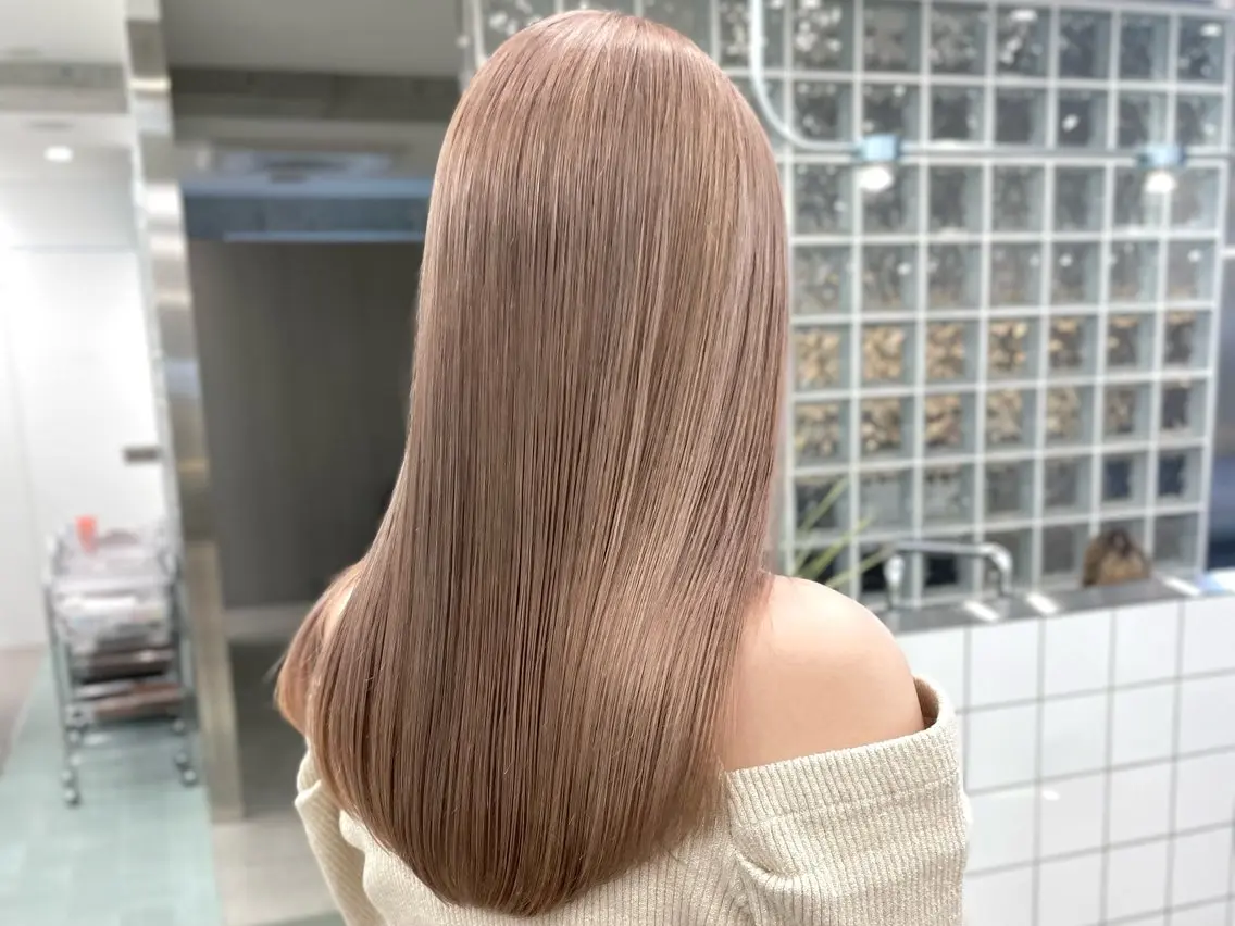 ミディアム ハイトーン💎 ホワイトベージュ坪谷のヘアスタイル