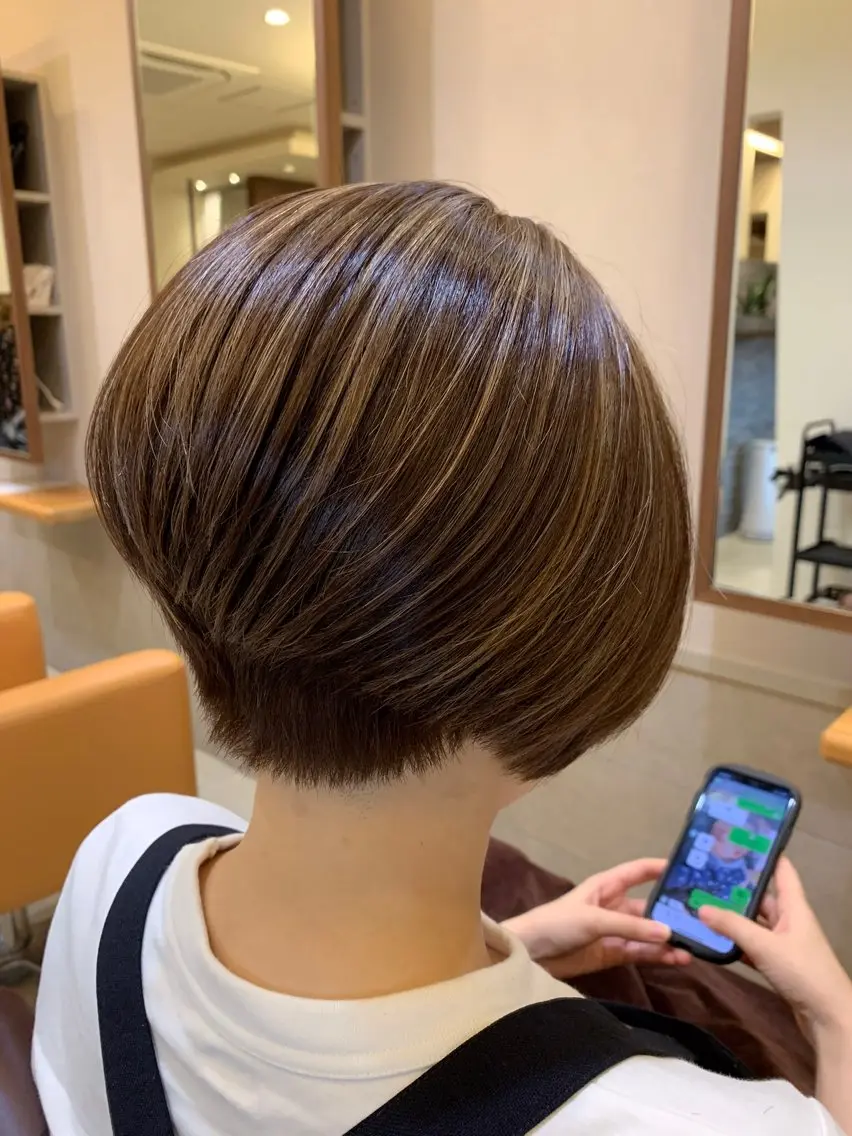 ショート カラー ハイライトカラー ハイライト CHA-CHA MODELのヘアスタイル