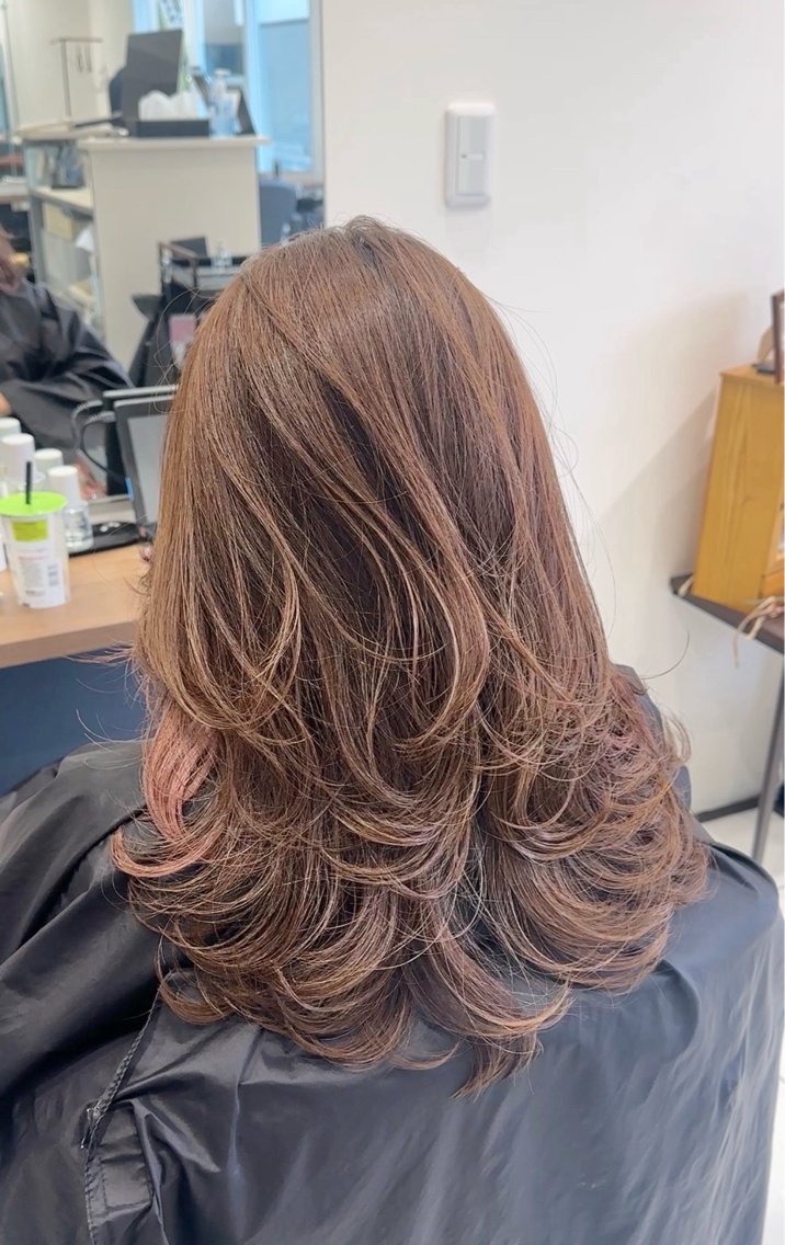 ミディアム カラー レイヤーカット レイヤーカット 白髪ぼかし/KURAのヘアスタイル