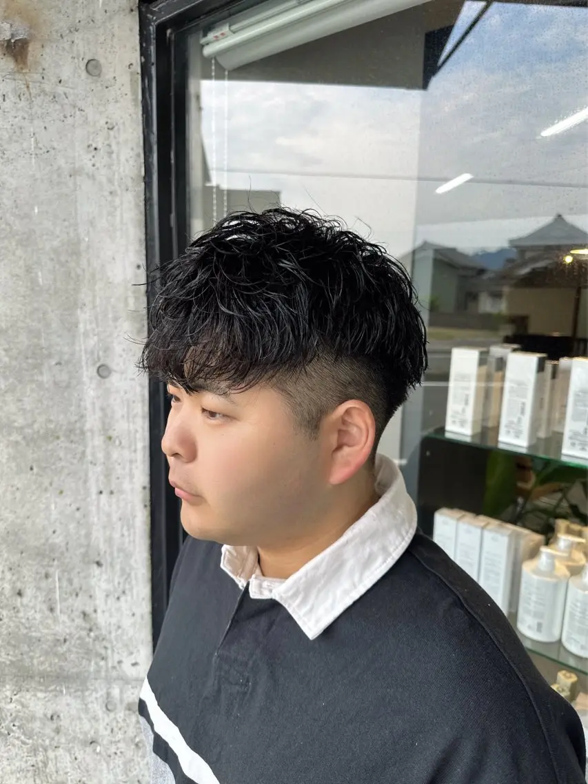 パーマ メンズ スペインカール arika オケシ　リョウダイのヘアスタイル