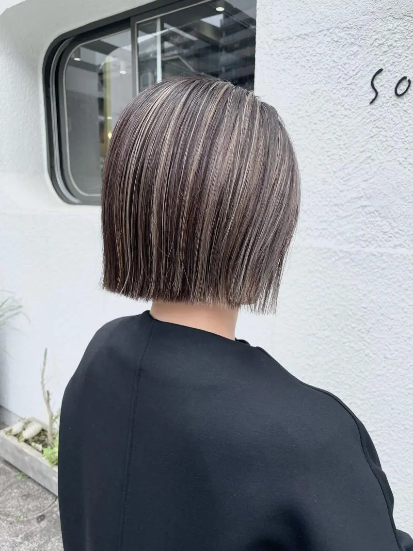 カット＋ケアブリーチデザインカラー＋毛髪補強トリートメントの写真