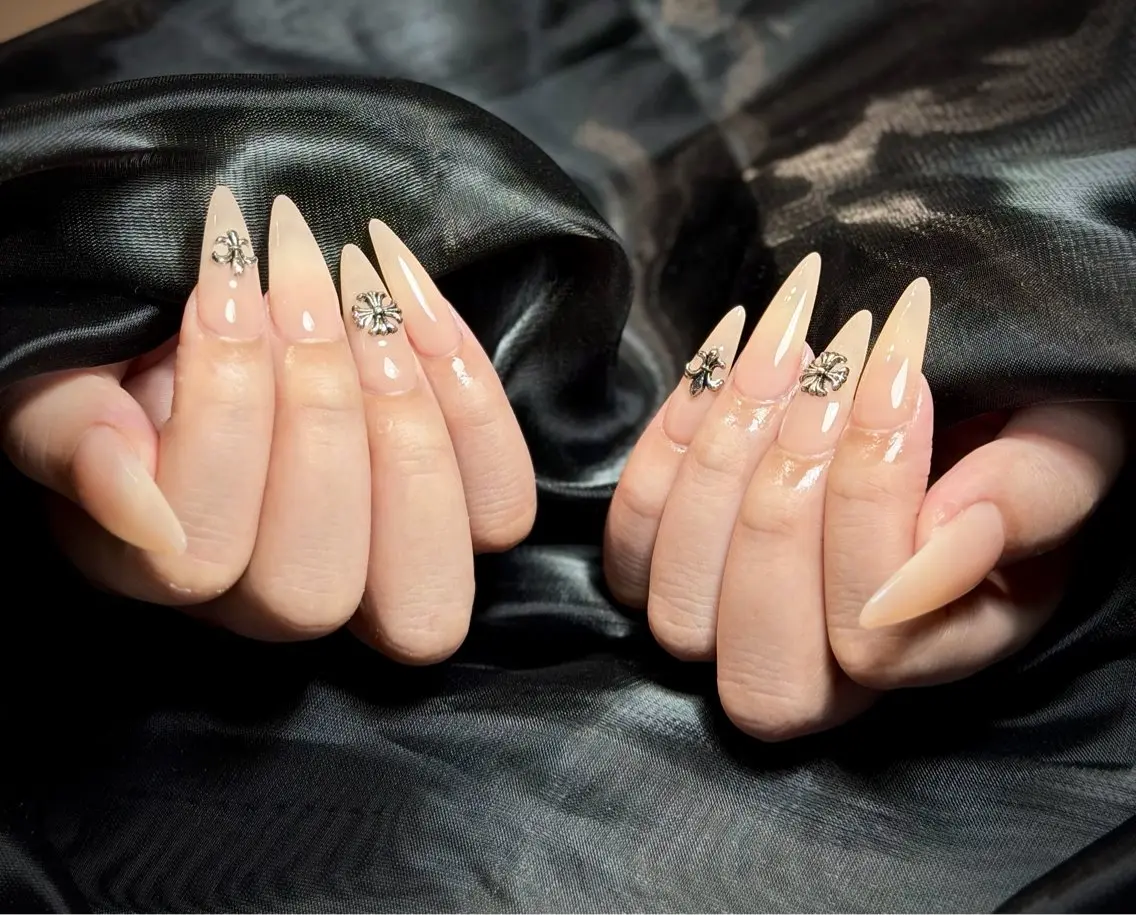 ネイル オーロラネイル チークネイル フットネイル フレンチネイル ジェルネイル Nichi Nail Salonのネイルデザイン