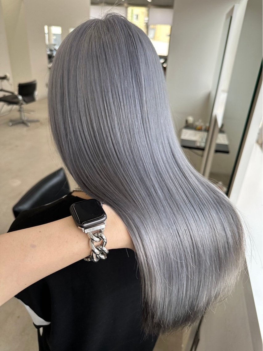 ロング カラー ブリーチ ブルーカラー ハイトーンカラー シルバー カット ヘアカラー 髙木 利央のヘアスタイル