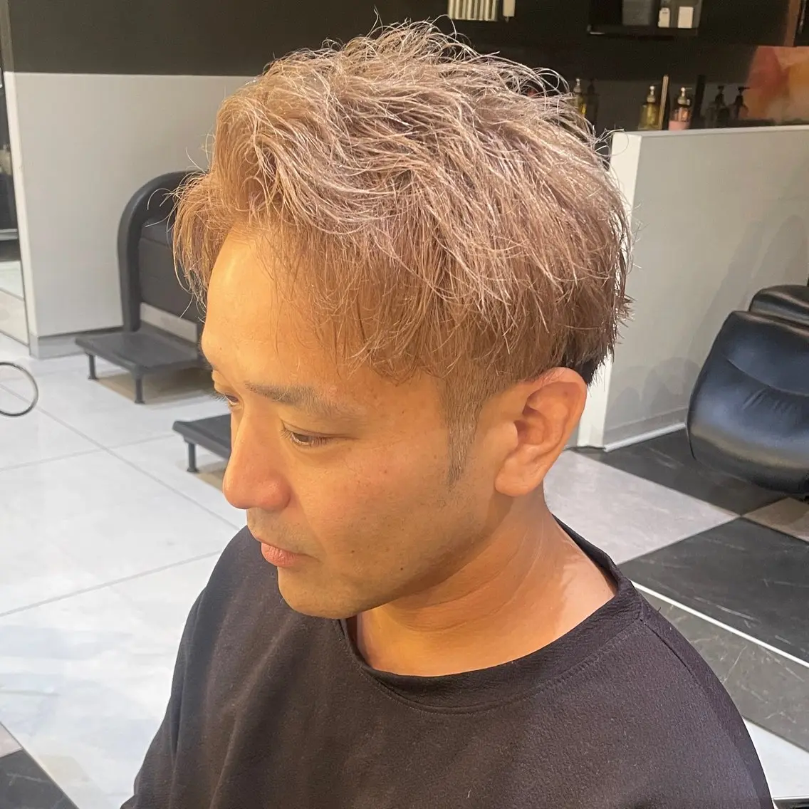 ショート カラー メンズ メンズブリーチ ベージュカラー ブリーチ イルミナカラー カット ヘアカラー メンズヘア特化 崎田 成人のヘアスタイル