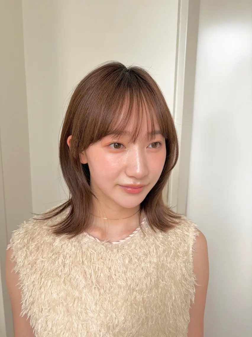 ミディアム カラー ブラウンカラー ボブ レイヤーカット 小顔カット 外ハネヘア ヘアカラー トリートメント ヒナ/動くレイヤー/ 酸性ストレートのヘアスタイル