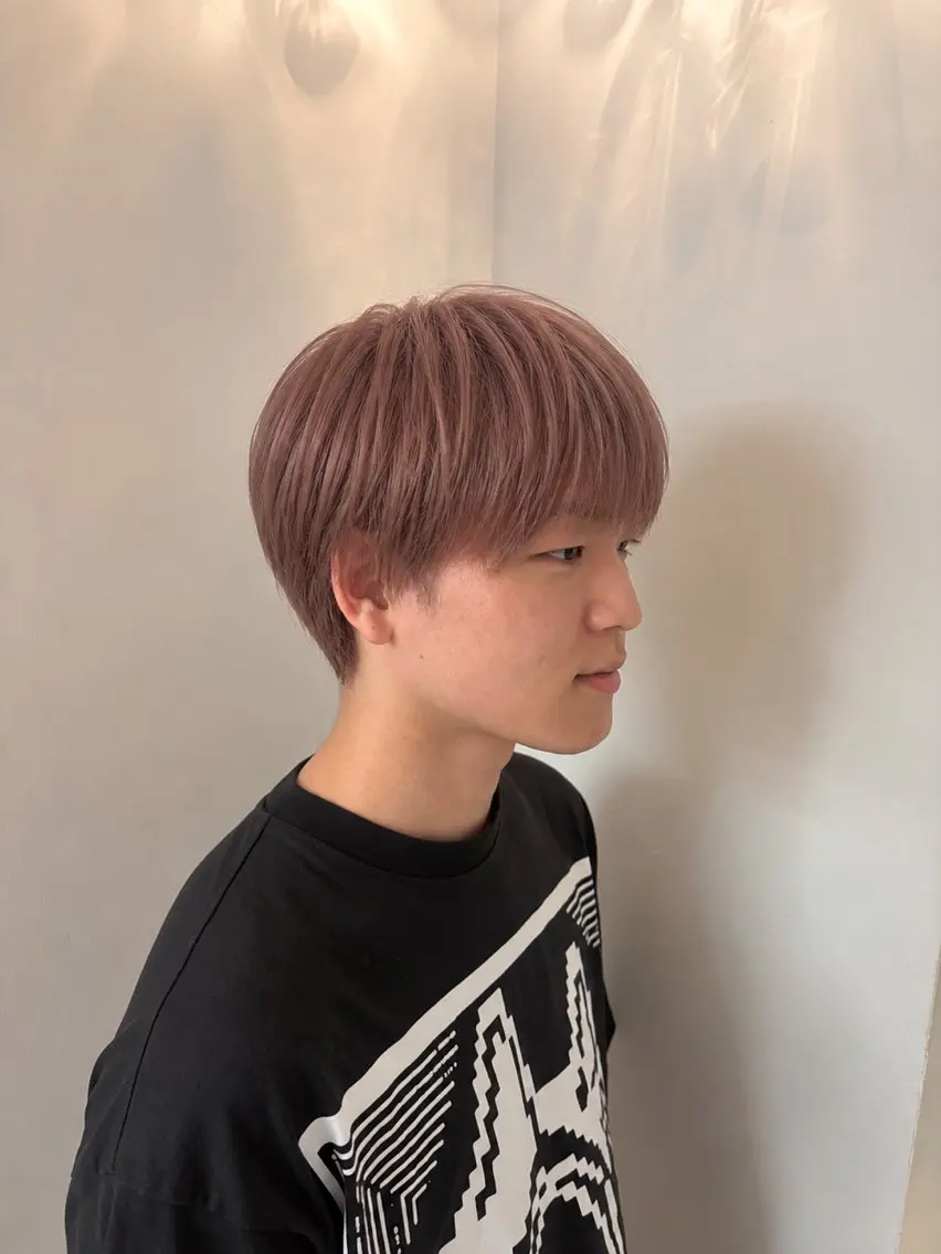 カラー メンズ マッシュ 刈り上げ ベージュカラー ダブルカラー ピンクカラー カット ヒナ/動くレイヤー/ 酸性ストレートのヘアスタイル