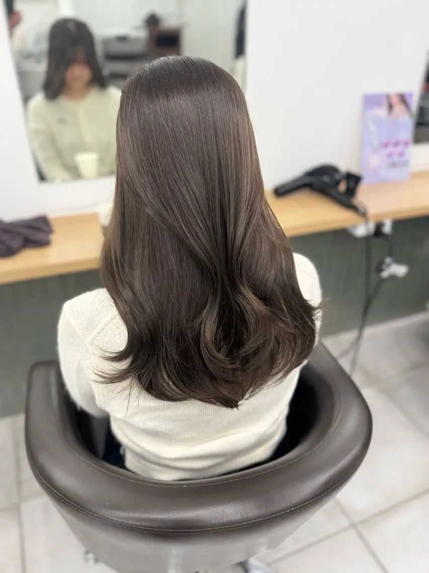 ロング カラー ベージュカラー ブリーチ ケアカラー 透明感カラー グレージュ カット ヘアカラー トリートメント 赤み消し韓国ヘア レイヤー縮毛🤍渡邉のヘアスタイル
