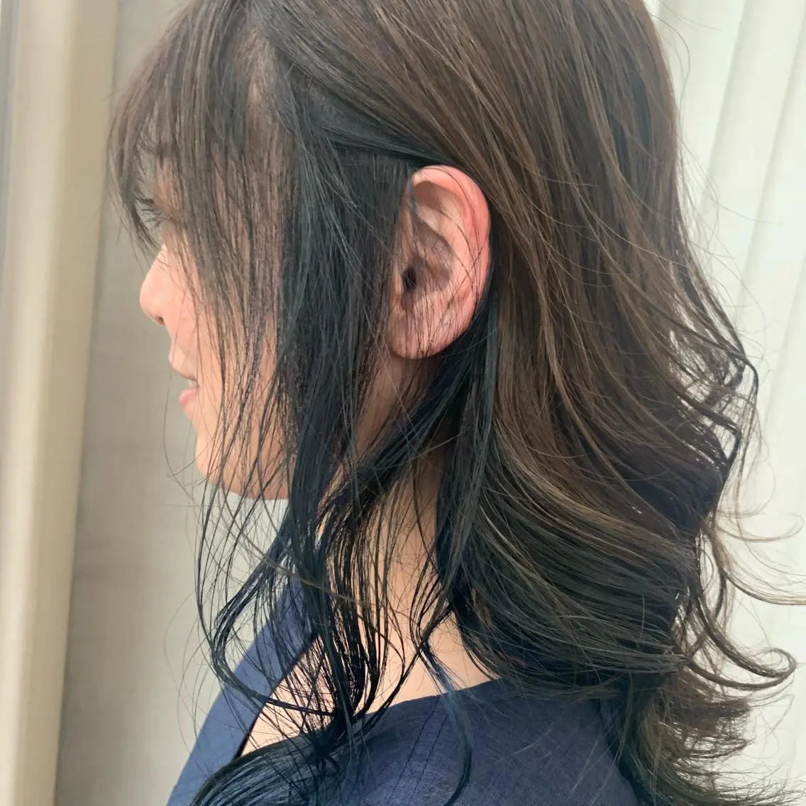 ミディアム カラー ベージュカラー ブルーカラー 透明感カラー ヘアカラー 金田 ありさのヘアスタイル