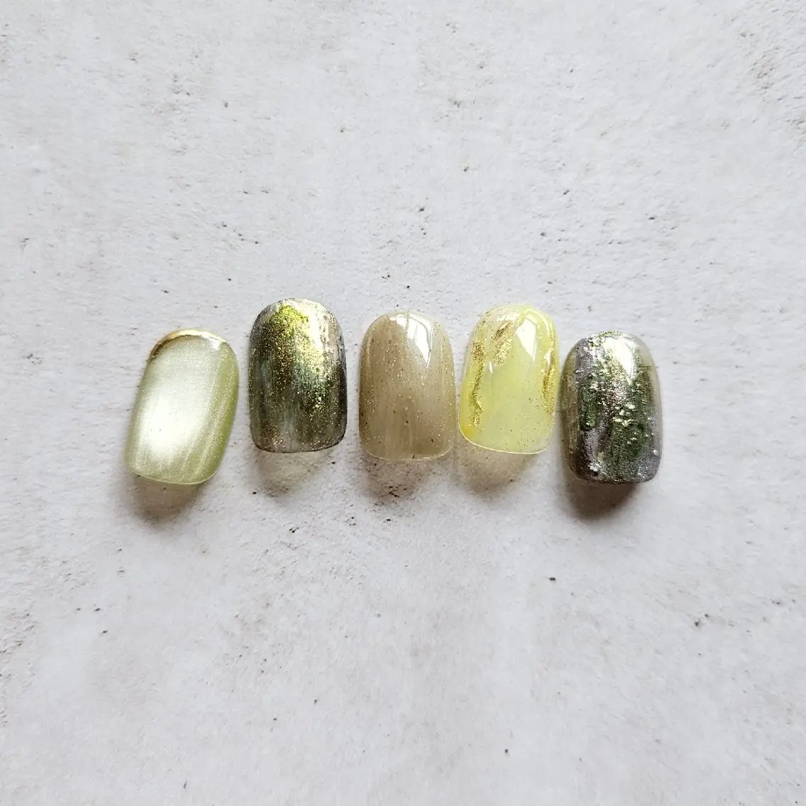 ネイル グリーン マグネットネイル ニュアンスネイル ハンドネイル Nailsalon manoのネイルデザイン