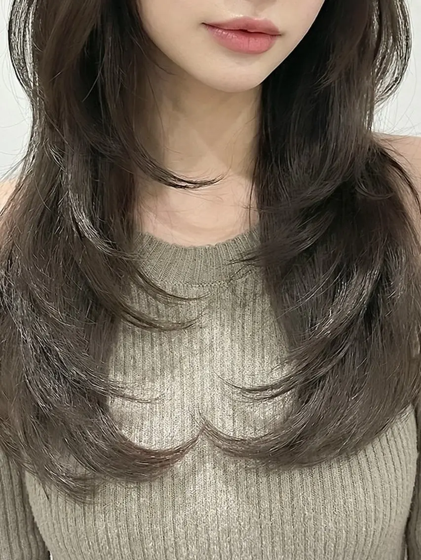 ロング カラー カット ヘアカラー トリートメント 韓国レイヤー⋆౨ৎ゚ 透カラー🩶/ユウキのヘアスタイル