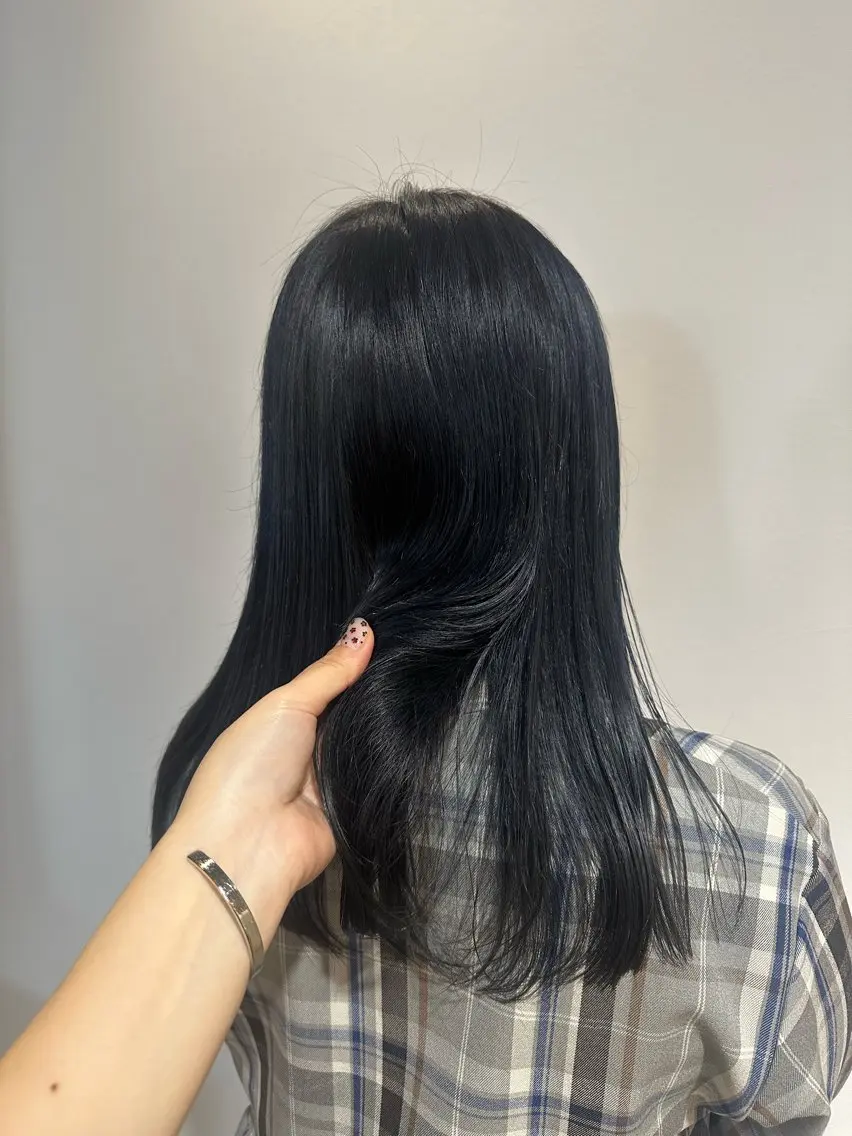 セミロング カラー カット ヘアカラー 塩澤 榛奈のヘアスタイル