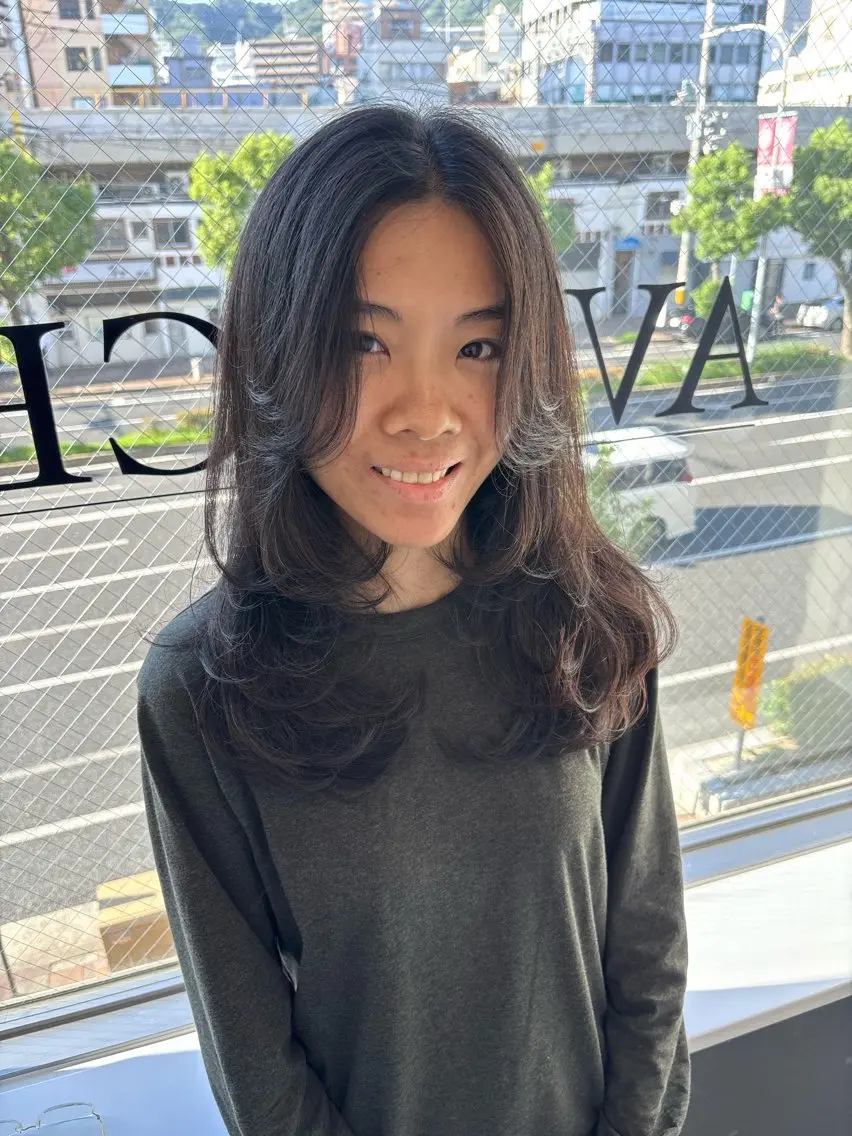 セミロング ハイレイヤー 髪質改善 レイヤーカット 穐田 航のヘアスタイル
