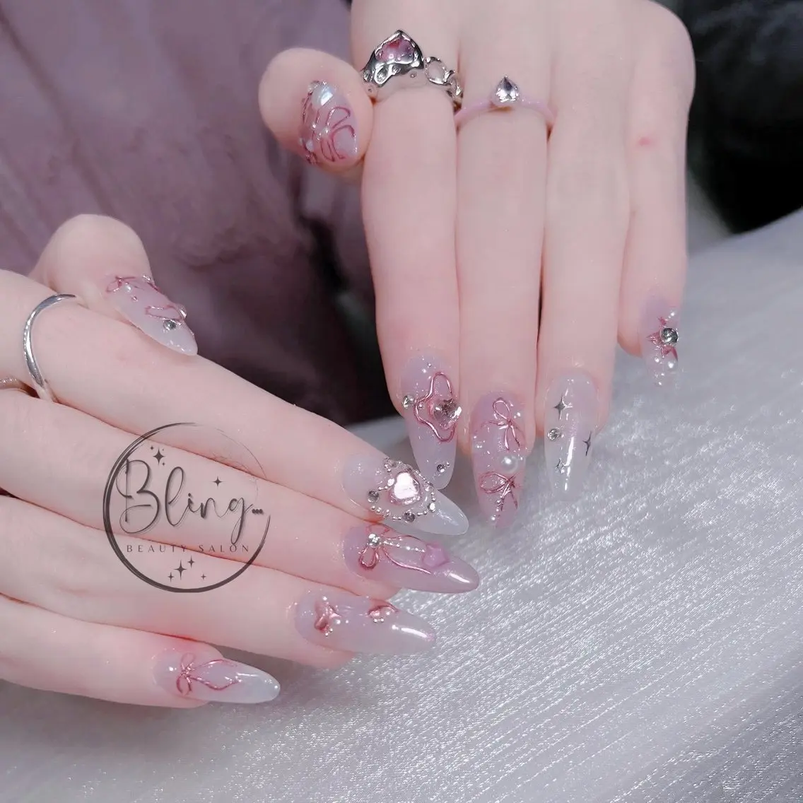 セミロング 韓国風ヘア ハンドネイル Bling Salonのネイルデザイン