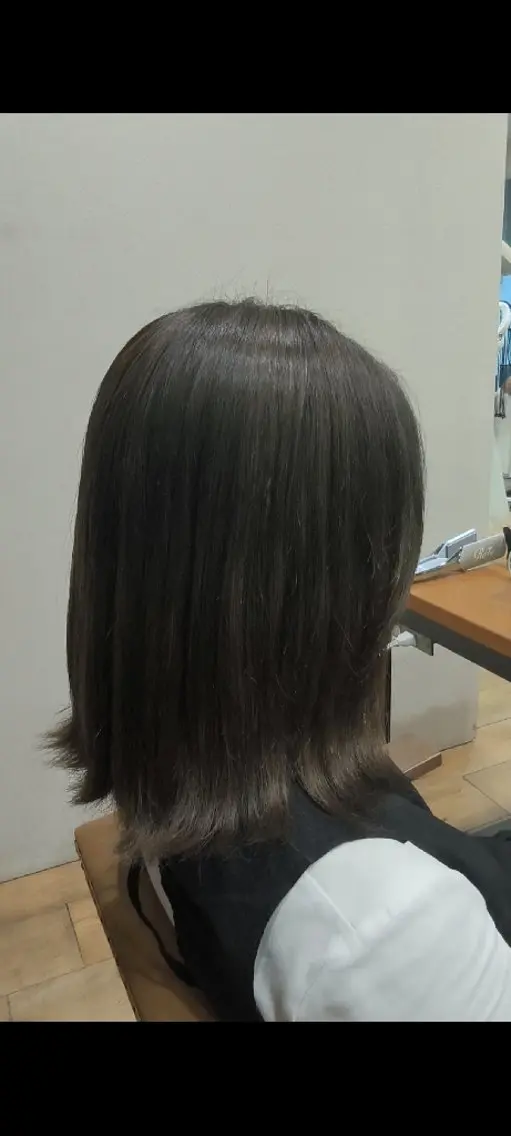 ショート カラー 井口 葉月樹のヘアスタイル