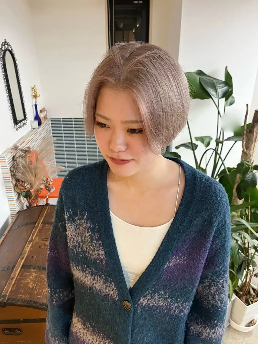 ショート カラー ベージュカラー ブリーチ ホワイトベージュ カット ヘアカラー トリートメント 🩷ハイトーン透明感 レイヤー🩷ユリカのヘアスタイル