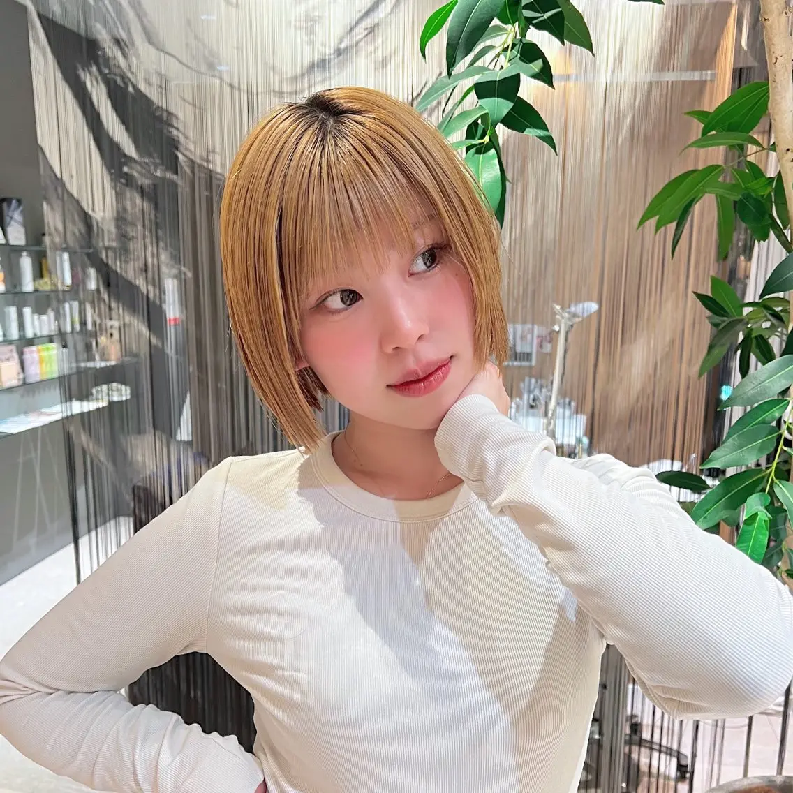 ショート ボブ 海外レイヤー/ 梅田美容室のヘアスタイル