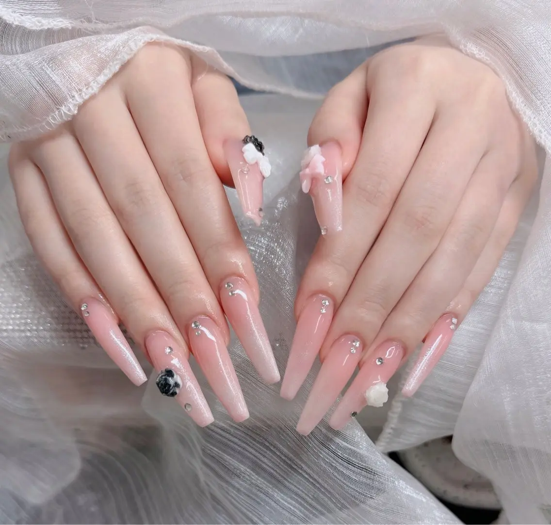 ネイル オーロラネイル フレンチネイル ジェルネイル ハロウィン キラキラネイル ハンドネイル H.baby Nail Salonのネイルデザイン