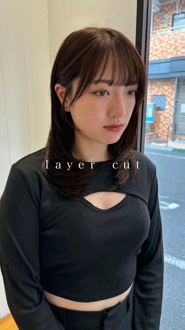 ミディアム カラー ブラウンカラー オリーブブラウン レイヤーカット hair shioのヘアスタイル