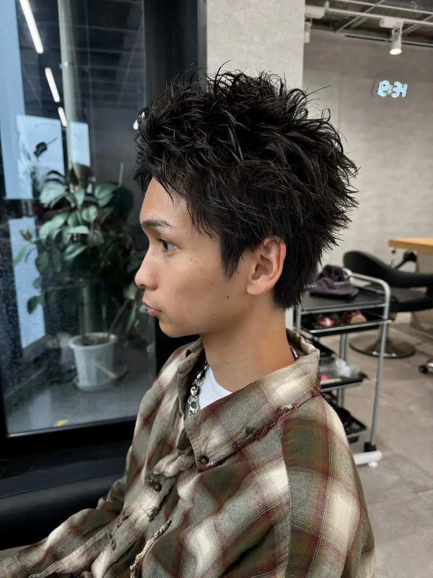 ショート カラー パーマ ヘアアレンジ メンズ メンズブリーチ センターパート メンズハイライト メンズハイトーン マッシュ スパイキー/フェザー /波巻き/かいとのヘアスタイル
