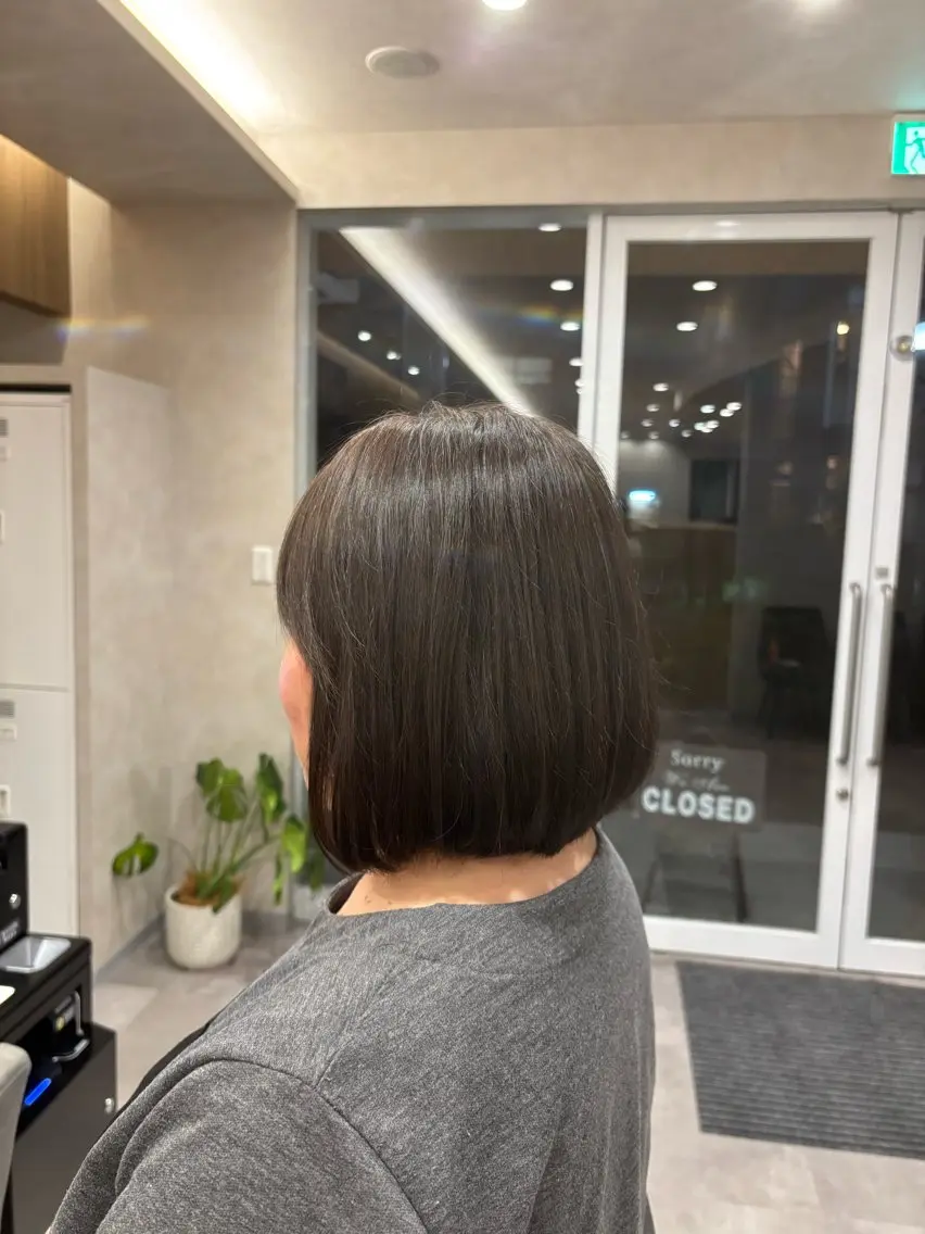 ショート カラー 透明感カラー グラデーションカラー オリーブカラー ボブ カット ヘアカラー 築山 栞奈のヘアスタイル