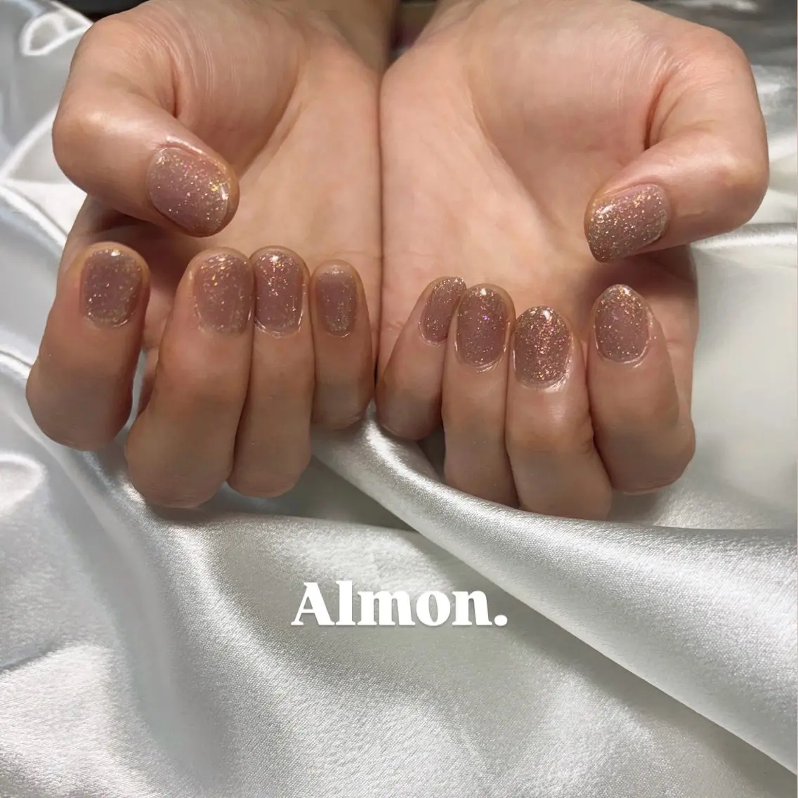 ネイル 𝐀𝐥𝐦𝐨𝐧 .のネイルデザイン