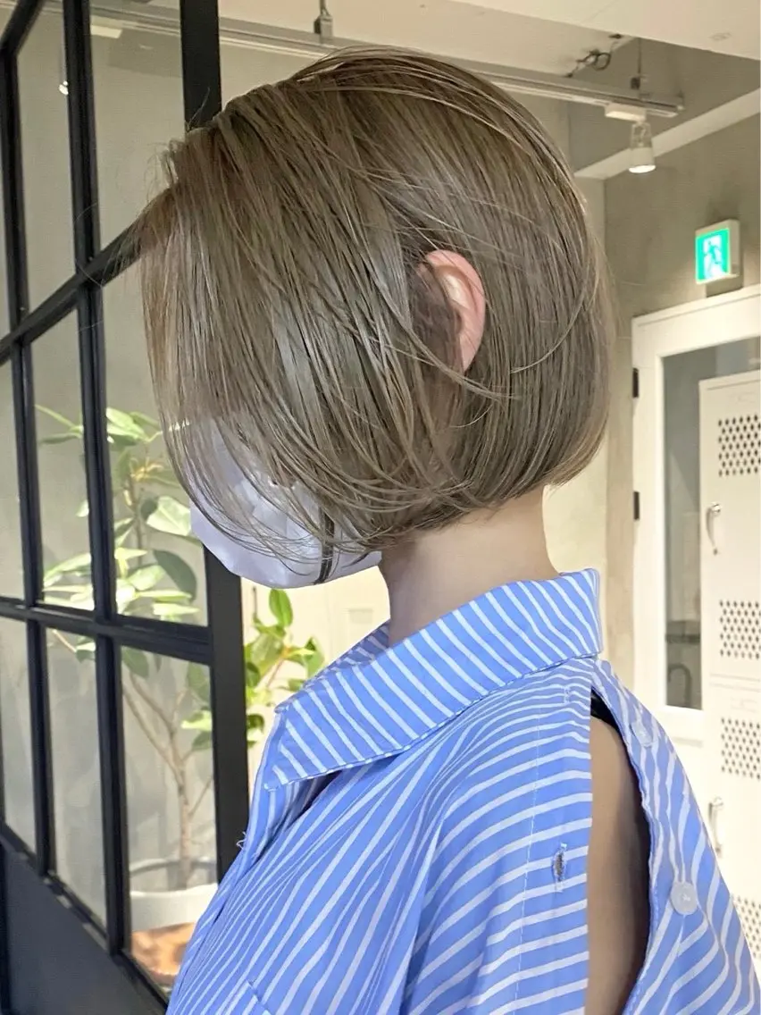 【minimo限定価格✨️】 ブリーチリタッチ(3cm前後)+オンカラー「Aujuaトリートメント付き」¥4500の写真