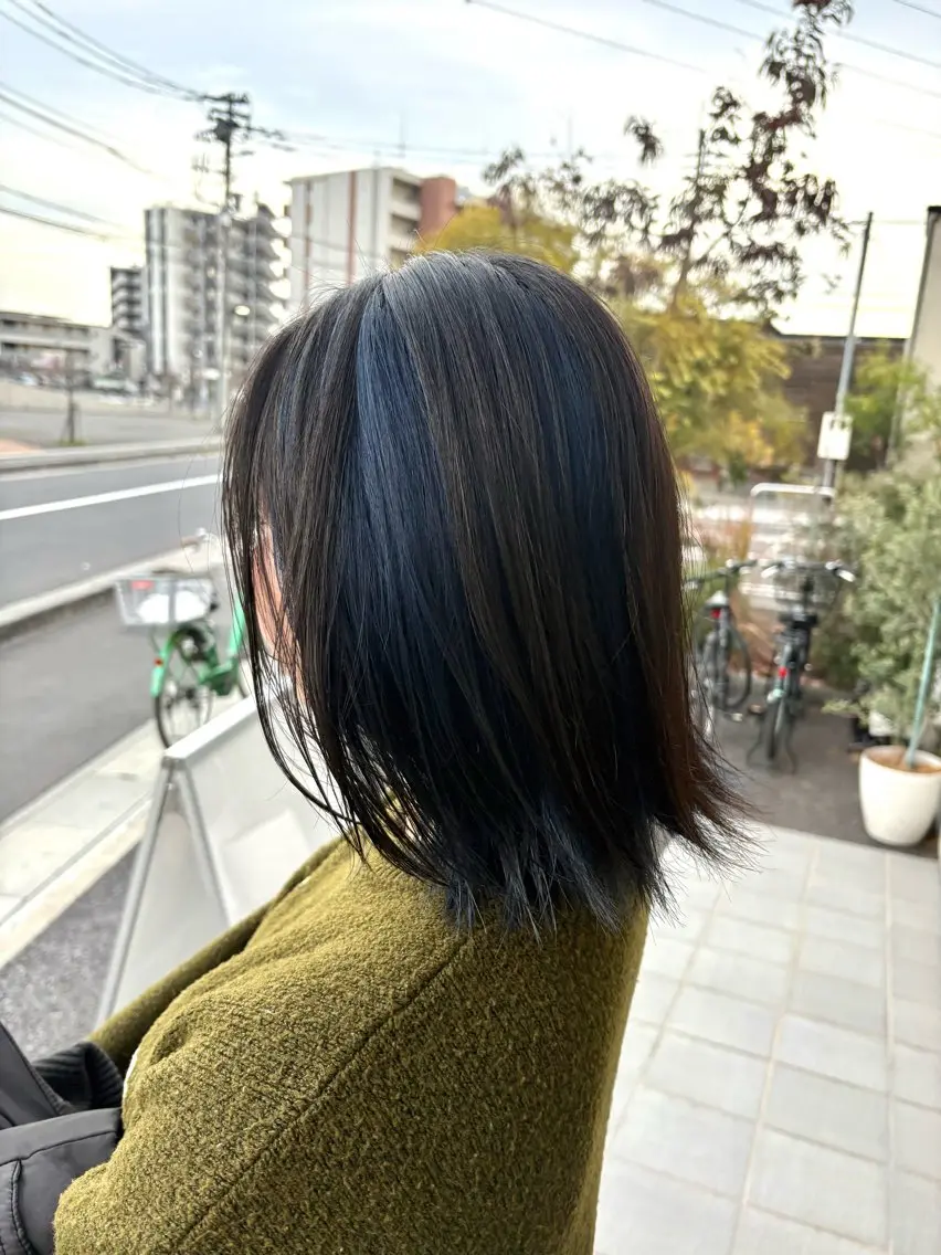 カラー ブリーチ ブロンド ブルーカラー ラベンダーカラー ネイビーカラー 山口 優美のヘアスタイル