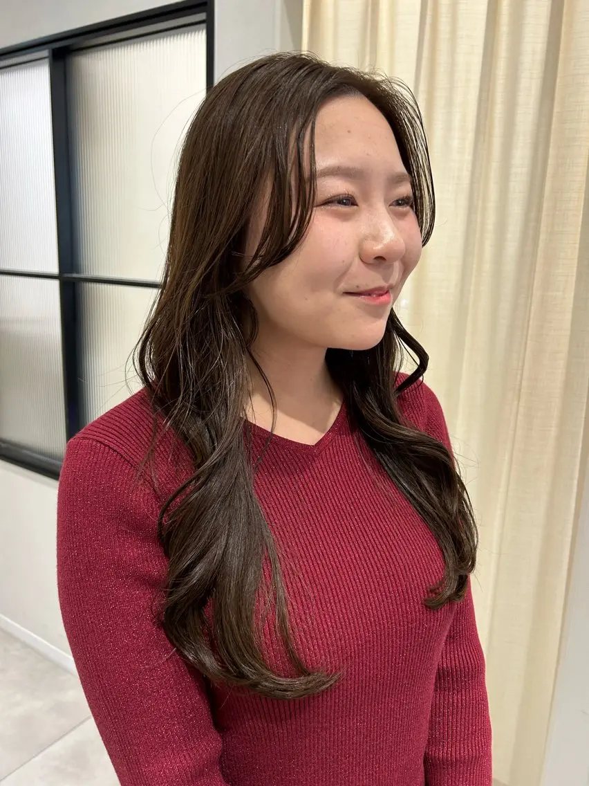 ロング カラー ベージュカラー オリーブベージュ カット ヘアカラー オリーブベージュ/ ブリーチなし透明感のヘアスタイル