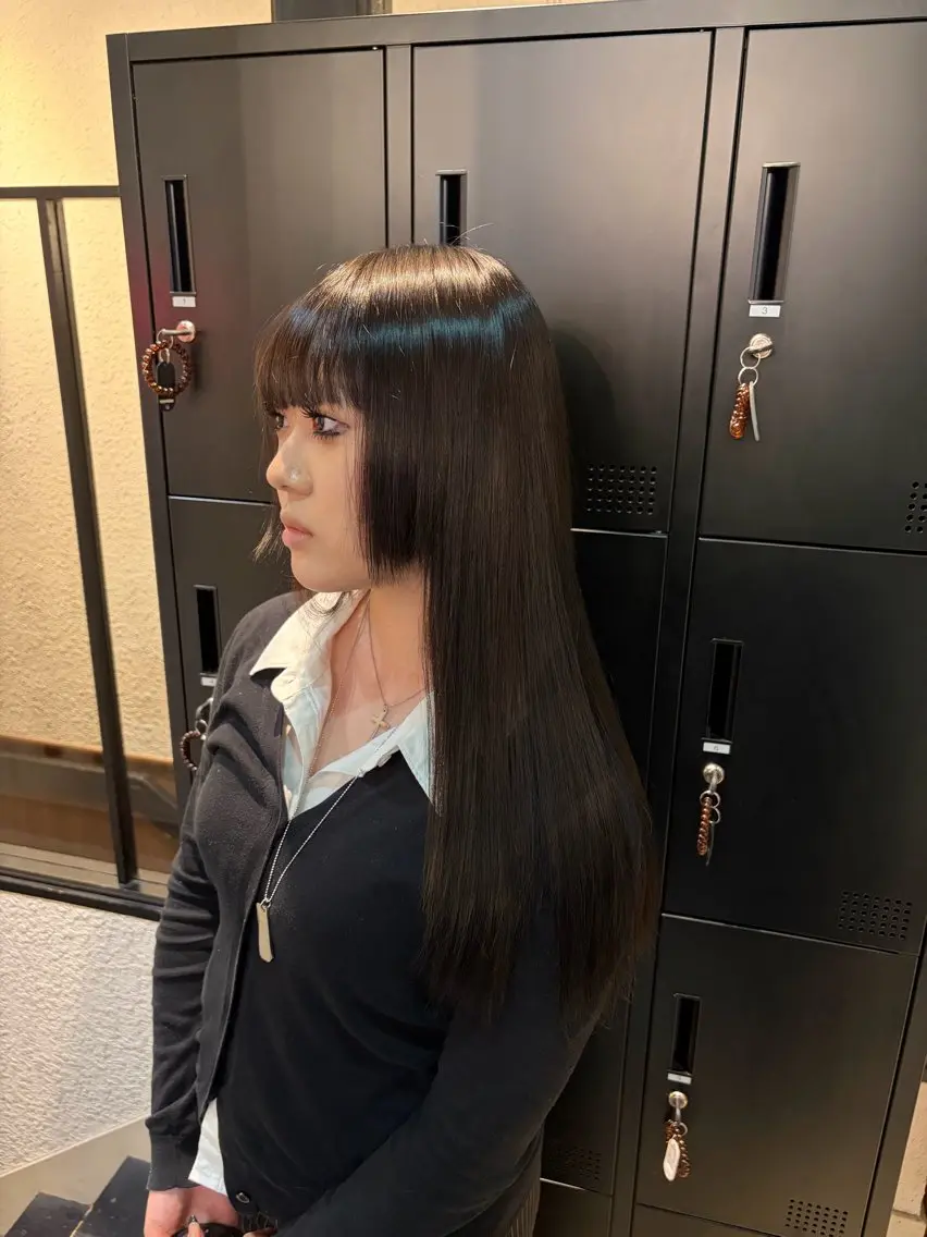 ロング カラー 透明感カラー ダークグレー ダークグレージュ グレージュ ヘアカラー 植野 さくらのヘアスタイル