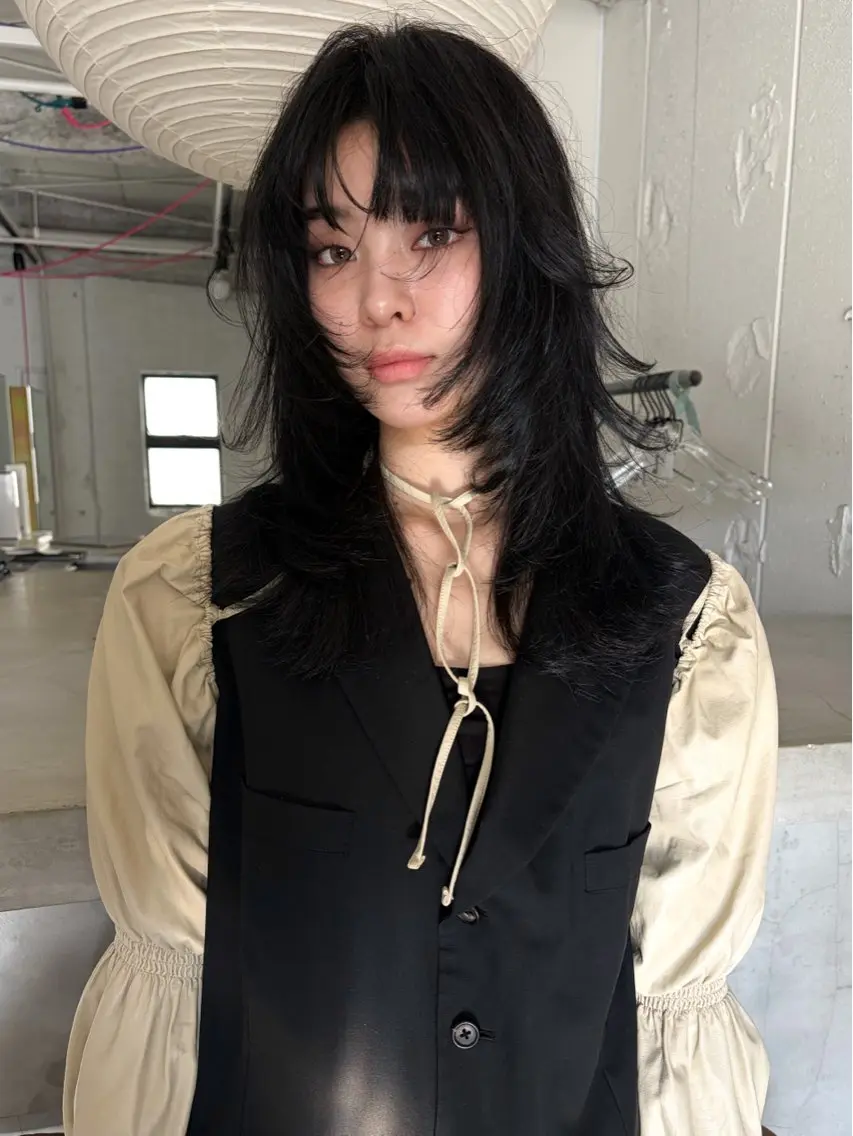 セミロング カラー レイヤーカット ウルフカット ウルフレイヤー カット ヘアカラー トリートメント 村上雅人 ナチュラルモードのヘアスタイル