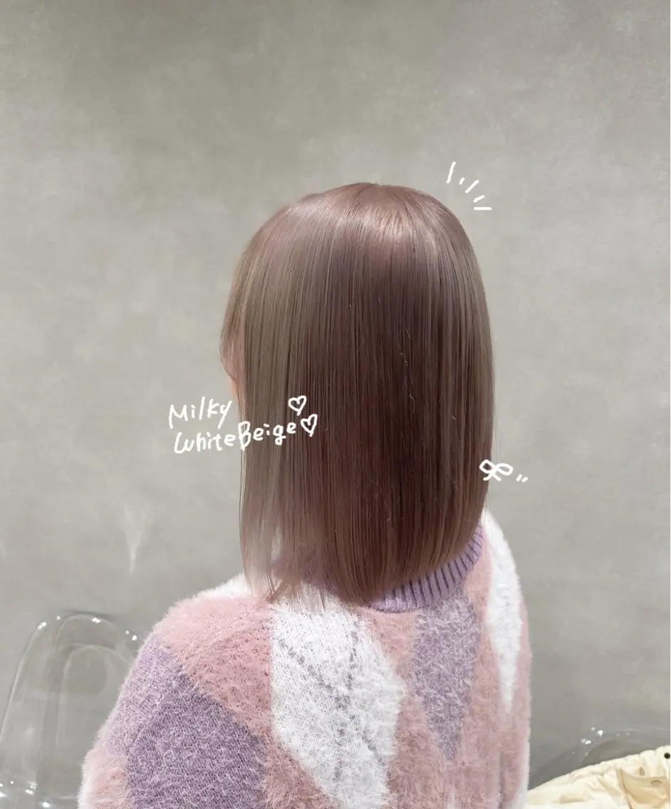 ミディアム カラー ベージュカラー ハイトーンカラー ハイトーンベージュ カット ヘアカラー regalo Acari🍎のヘアスタイル
