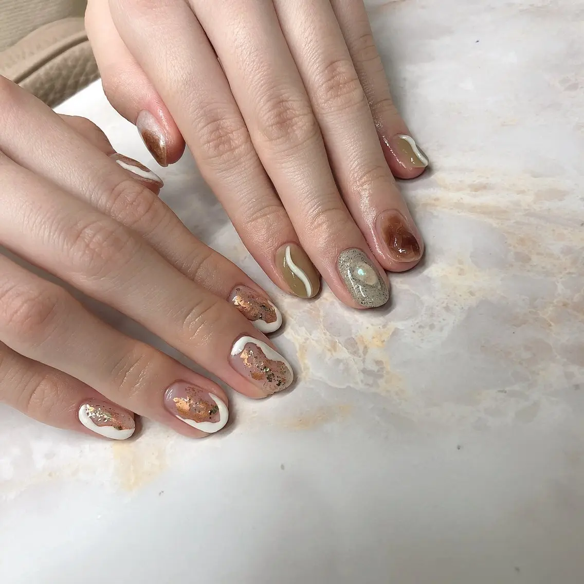 ネイル ハンドネイル Blowe ニュアンスのネイルデザイン