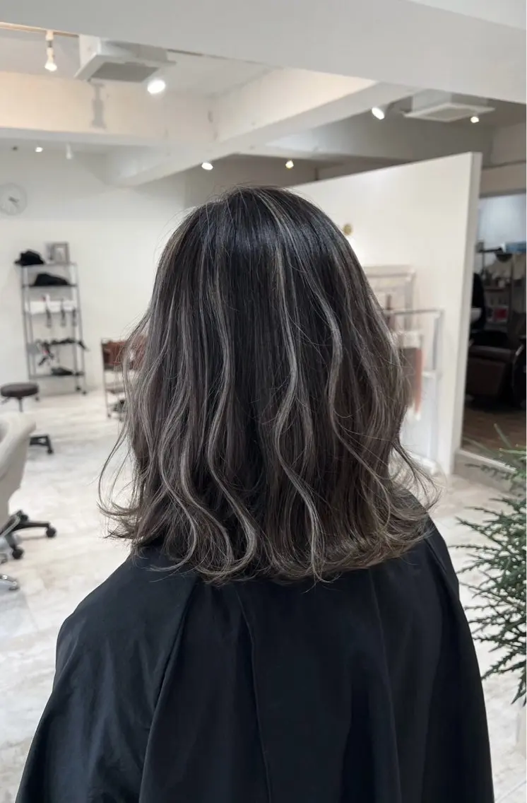 ミディアム カラー ダークグレー ダークグレージュ グレージュ ハイライトカラー ハイライト 指名数No.1 /NAOYAのヘアスタイル