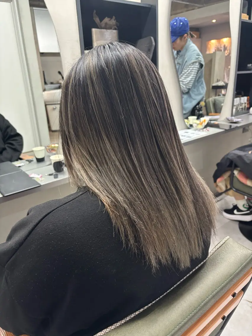 ミディアム ハイライト レイヤーカット nico麻生　長谷川 裕月のヘアスタイル