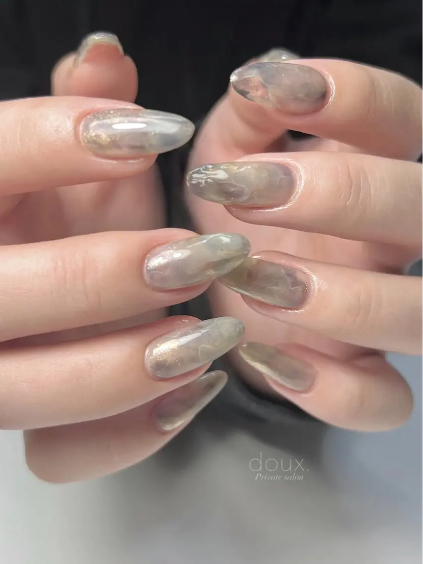 ネイル キラキラネイル 韓国ネイル ミラーネイル ニュアンスネイル 冬ネイル doux. nailのネイルデザイン