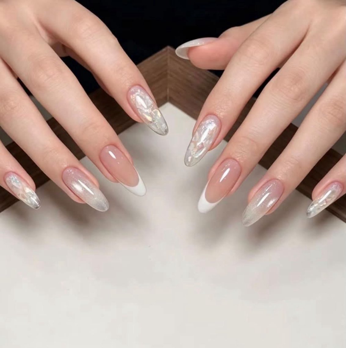 ネイル オーロラネイル 氷ネイル・うるうるネイル 韓国ネイル 水色 夏ネイル ハンドネイル キラキメ 博多nail💅のネイルデザイン