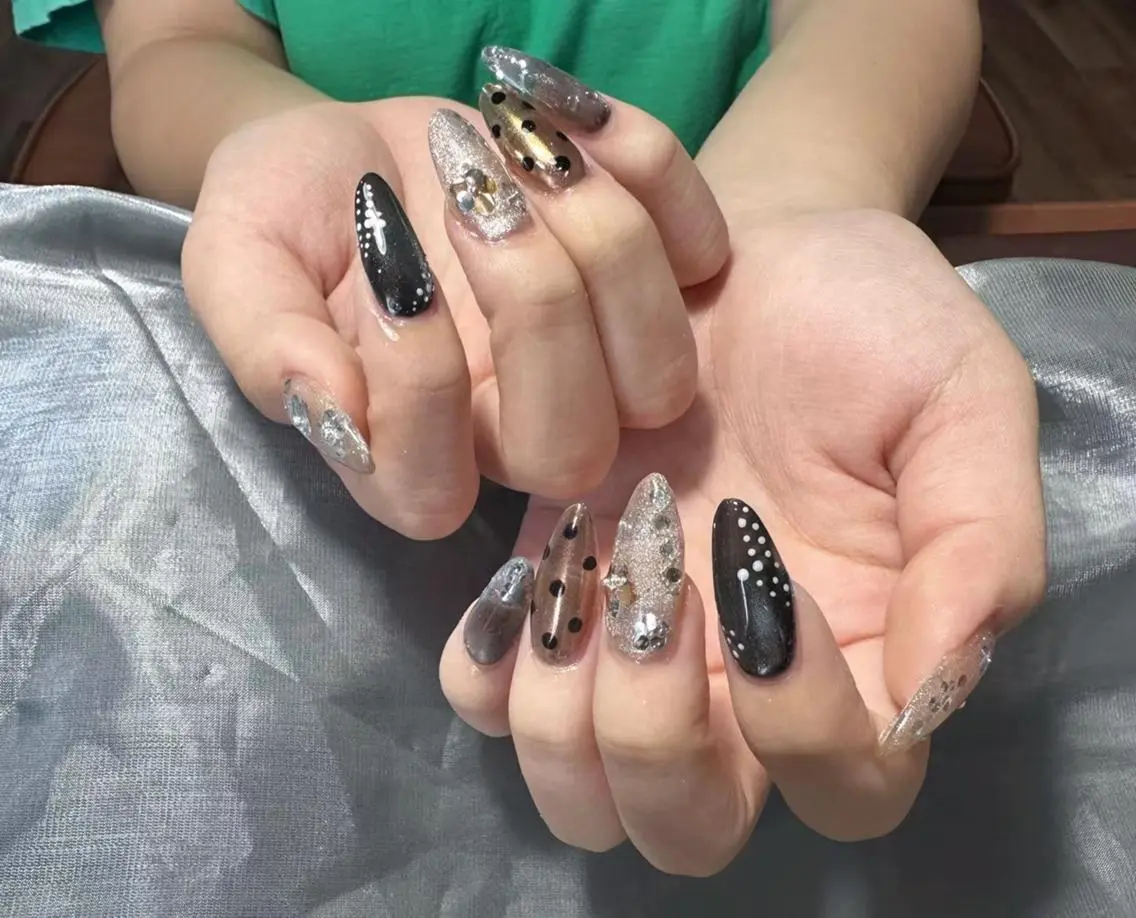 ネイル フレンチネイル ジェルネイル ガラスフレンチ 韓国ネイル マグネットネイル ハンドネイル ハンドケア The Nail& EyeLashのネイルデザイン