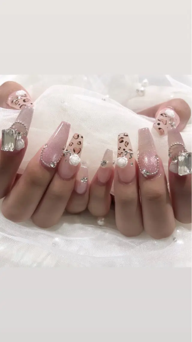 ネイル ハンドネイル 🧁fein. nana🩵のネイルデザイン