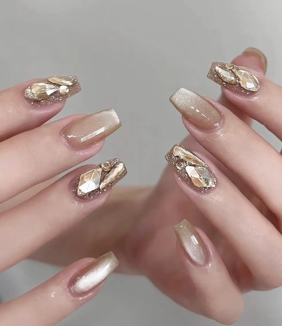 ネイル オーロラネイル フレンチネイル ジェルネイル ハロウィン キラキラネイル H.baby Nail Salonのネイルデザイン