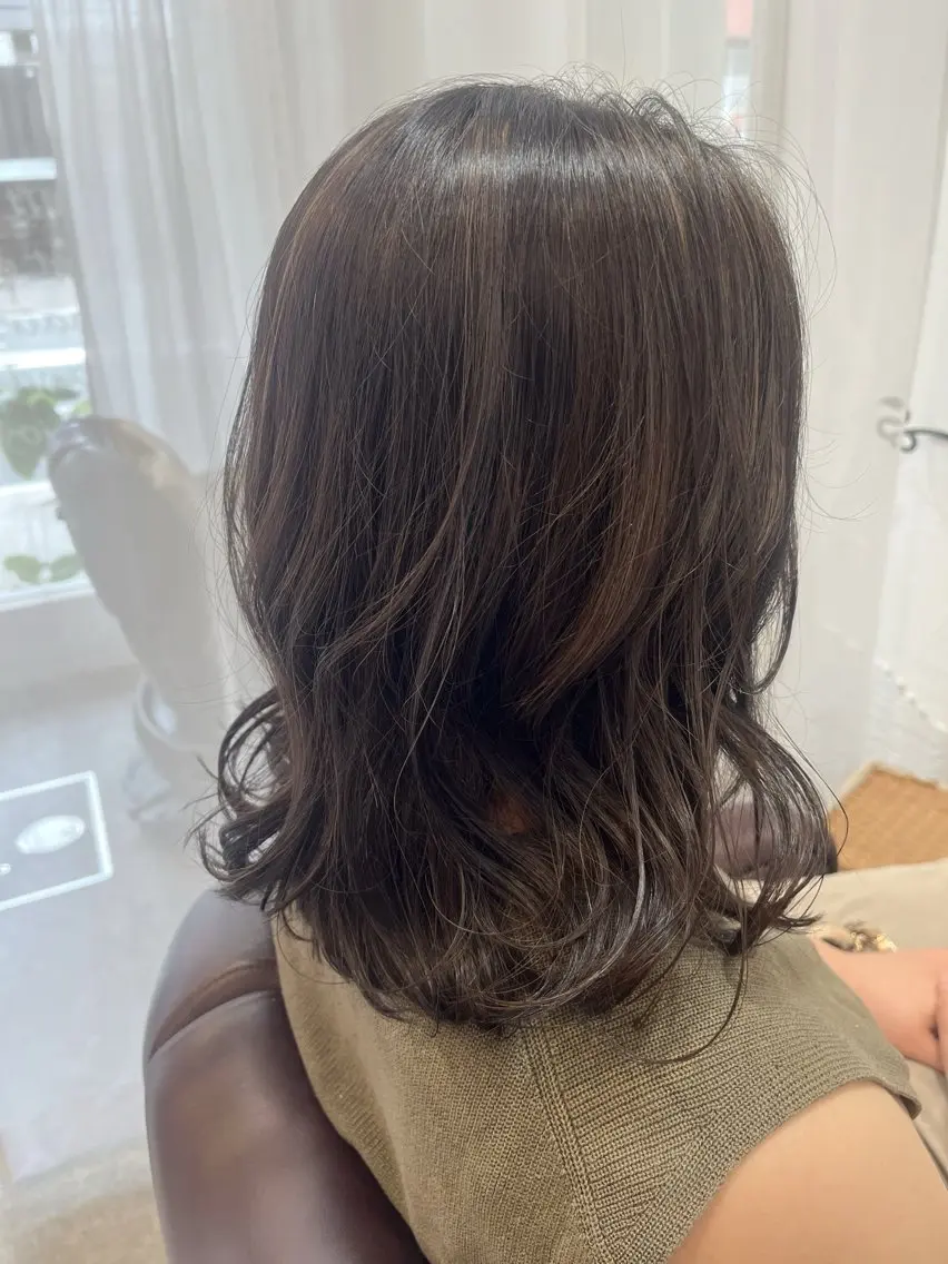 ミディアム カラー 切りっぱなしボブ グレージュ ハイライトカラー ボブ ハイライト カット ヘアカラー トリートメント 中原由貴 /WILLOW京橋のヘアスタイル