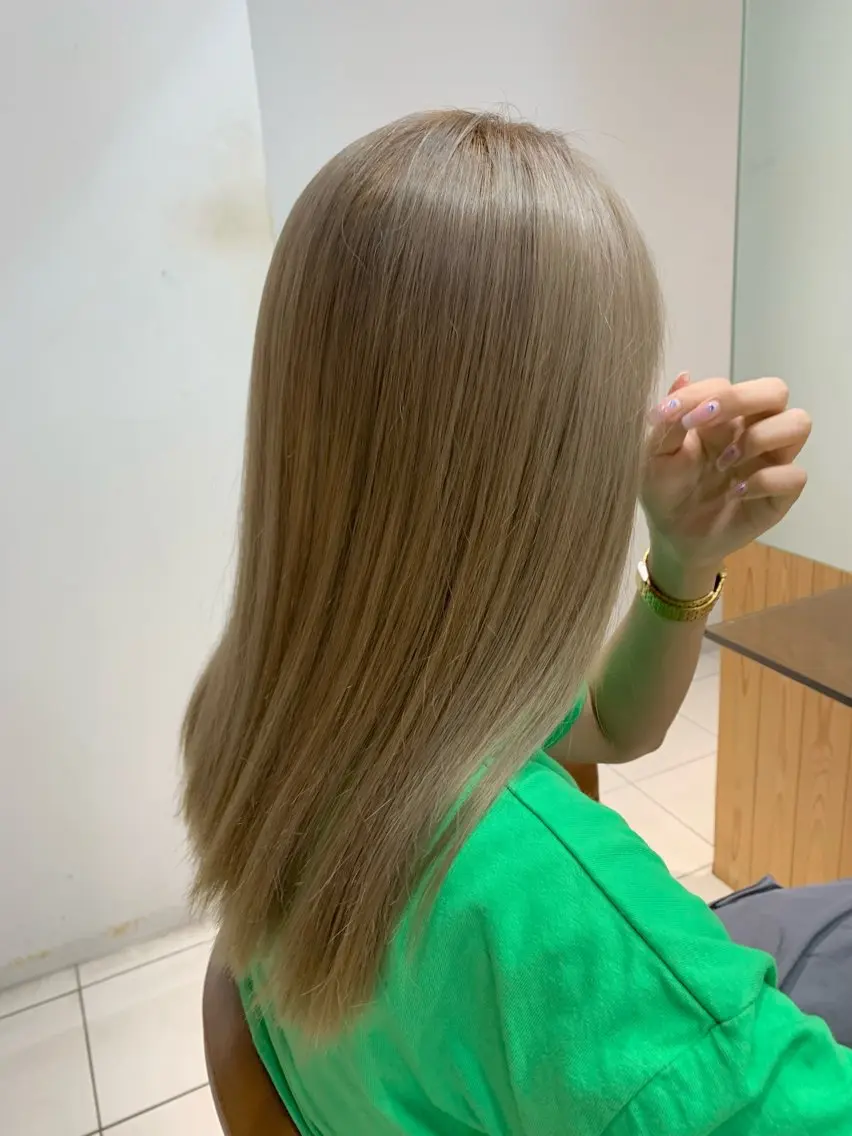 セミロング カット ヘアカラー MORISAKI ✂︎縮毛矯正のヘアスタイル